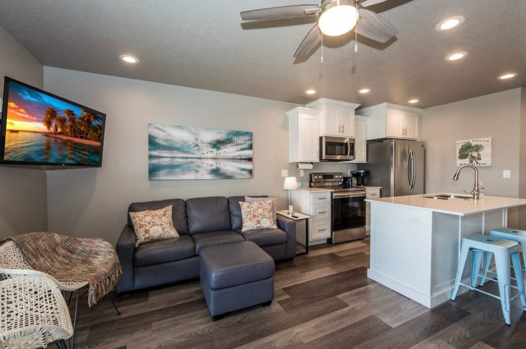 Top Vacation Rentals & Outdoor Adventures at Legacy Beach Resort: Your Bear Lake Guide 